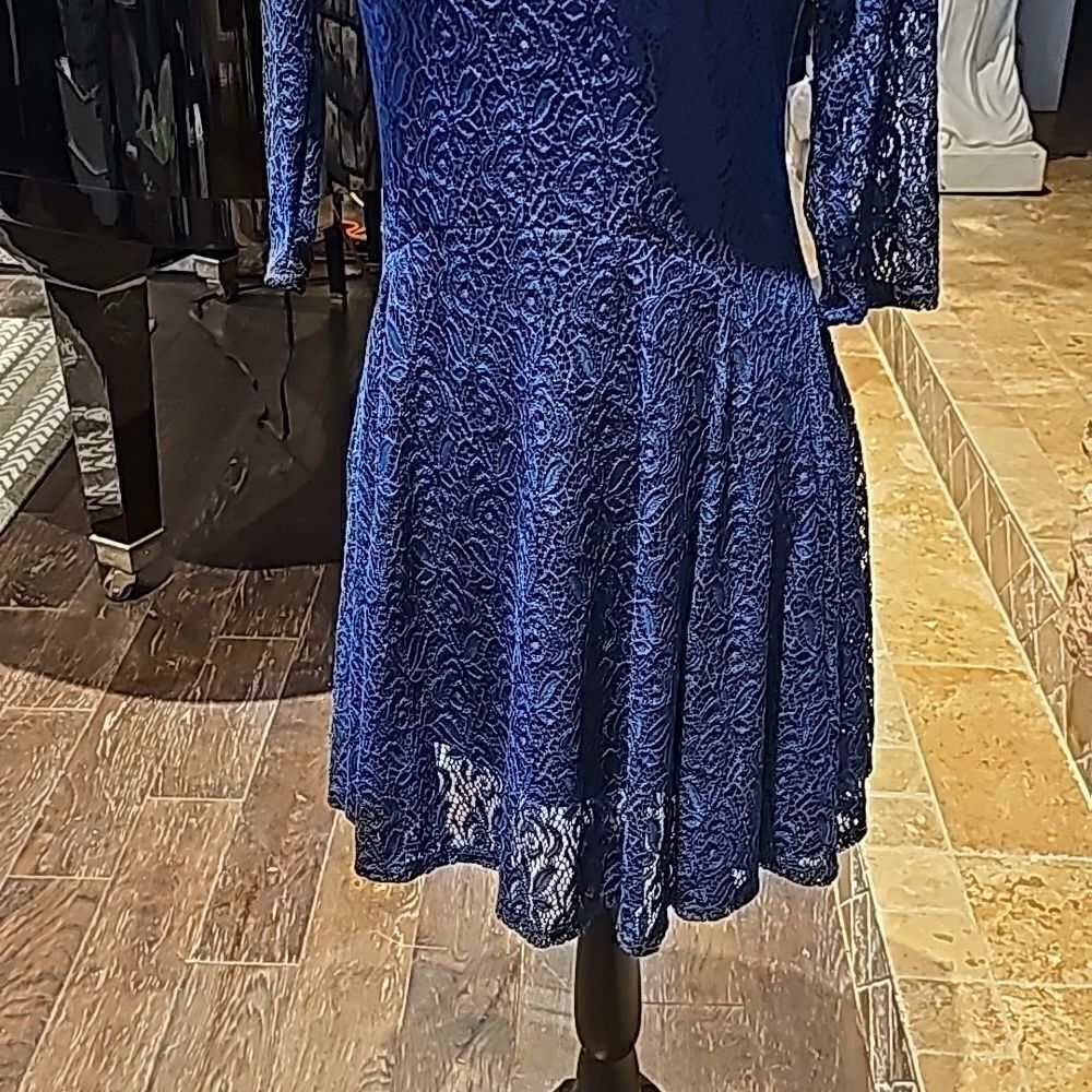 Navy lace dress fully lined zipper in back by Fishbowl size medium - Picture 4 of 10